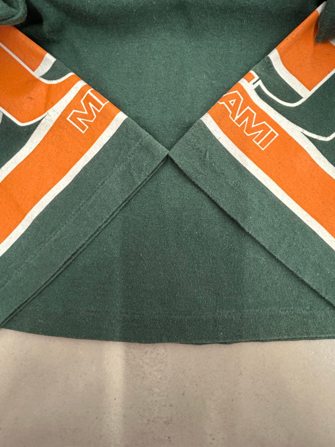 【USED】90s' University of MIAMI HURRICANES カレッジ フード付Tシャツ